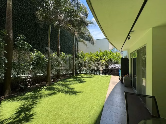 Sale of apartment with garden on first floor