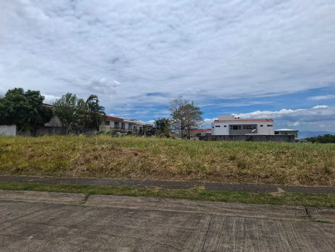 Lote completamente plano a la venta en Cariari, Belén, Heredia. - Imagen 8