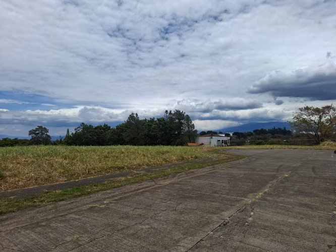 Lote completamente plano a la venta en Cariari, Belén, Heredia. - Imagen 6