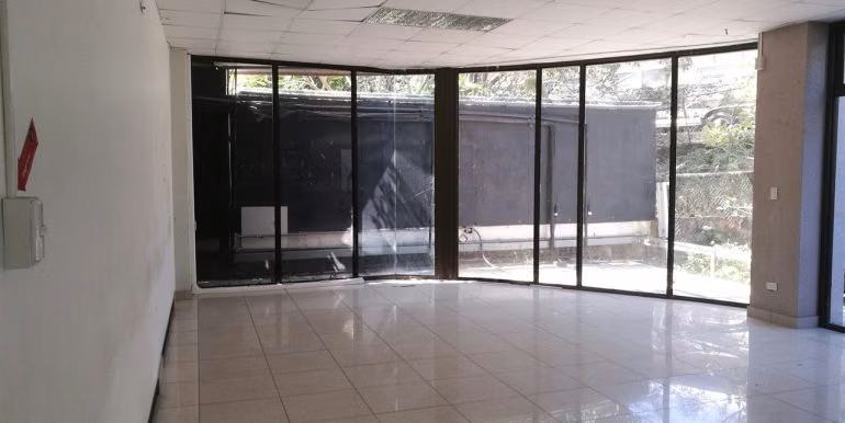 Edificio en Pozos Santa Ana con 65 parqueos listo