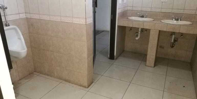 Edificio en Pozos Santa Ana con 65 parqueos listo