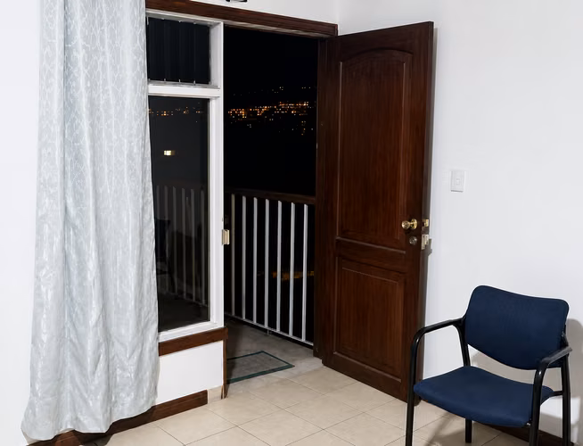 APARTAMENTO AMOBLADO PARA ALQUILER, EN ESCAZU. 22-308-99