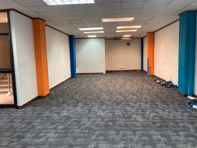 Alquiler Oficina Sabana Sur 520m2 con 10 parqueos