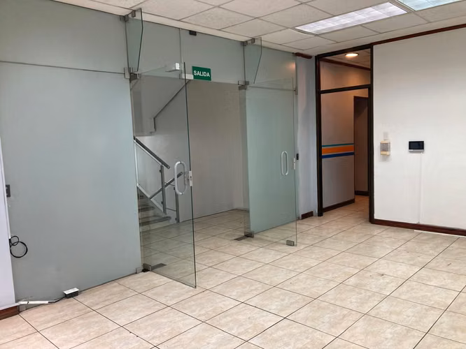 Alquiler Oficina Sabana Sur 520m2 con 10 parqueos