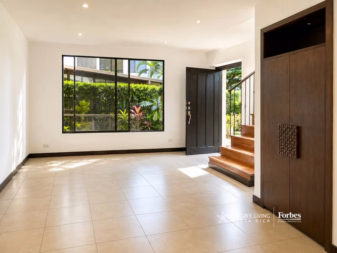 21482 - Casa en venta con ubicación privilegiada en Escazú