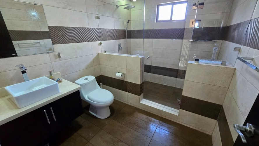 250 / Casa / Venta / Santa Ana / Rio Oro / Lujosa / Segura / Oportunidad Única - Imagen 13