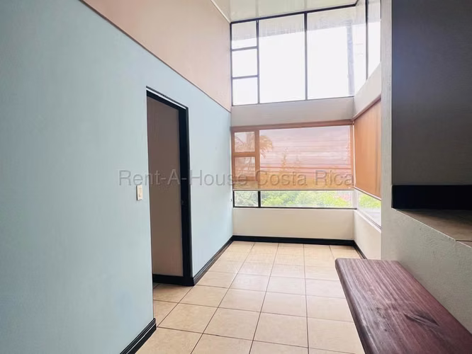 Venta casa: Elegancia, vista y naturaleza en San Rafael de Heredia 