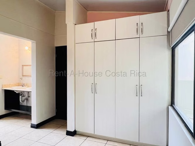 Venta casa: Elegancia, vista y naturaleza en San Rafael de Heredia 