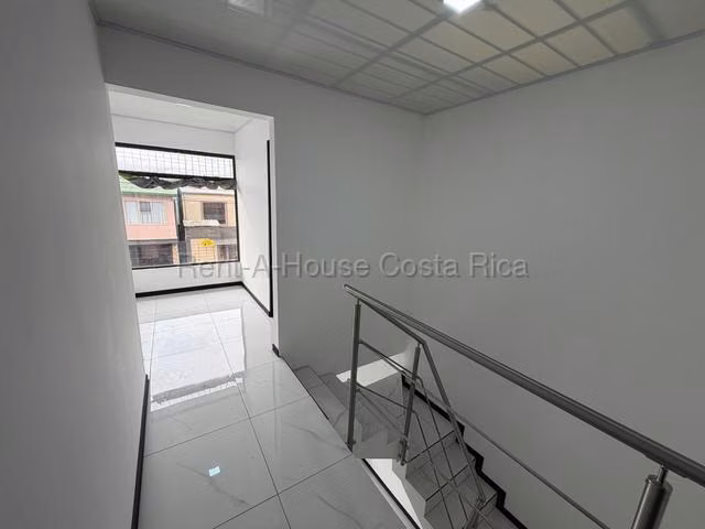 Casa Esquinera Nueva en Tibás | Uso Mixto | Ubicación Estratégica