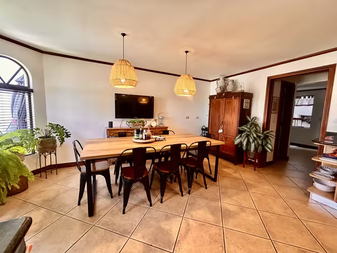 Venta de casa en Los Laureles, Escazú. Condominio.