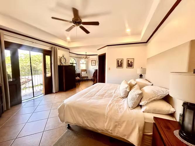 Venta de casa en Los Laureles, Escazú. Condominio.