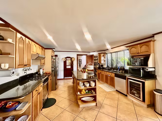 Venta de casa en Los Laureles, Escazú. Condominio.