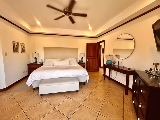 Venta de casa en Los Laureles, Escazú. Condominio.