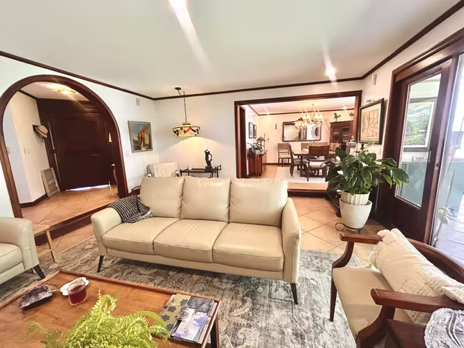 Venta de casa en Los Laureles, Escazú. Condominio.