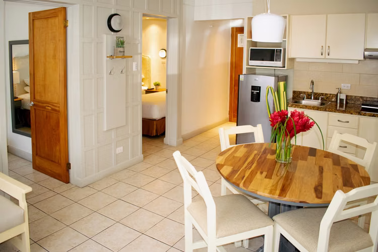 APARTAMENTO AMOBLADO PARA ALQUILER EN LA SABANA. 22-288