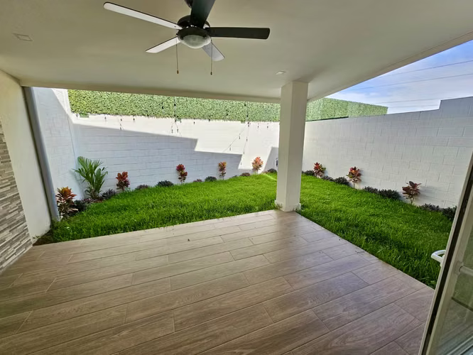 Escazu Casa Moderna en Alquiler