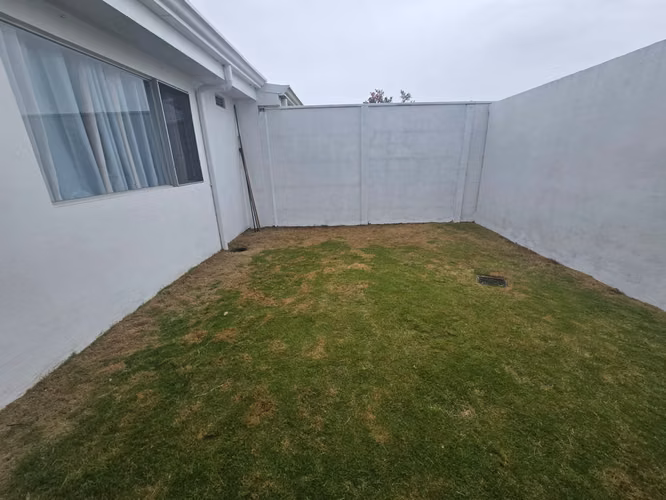 VENTA DE CASA DE UNA PLANTA CON PATIO, EN CONDOMINIO EN HEREDIA