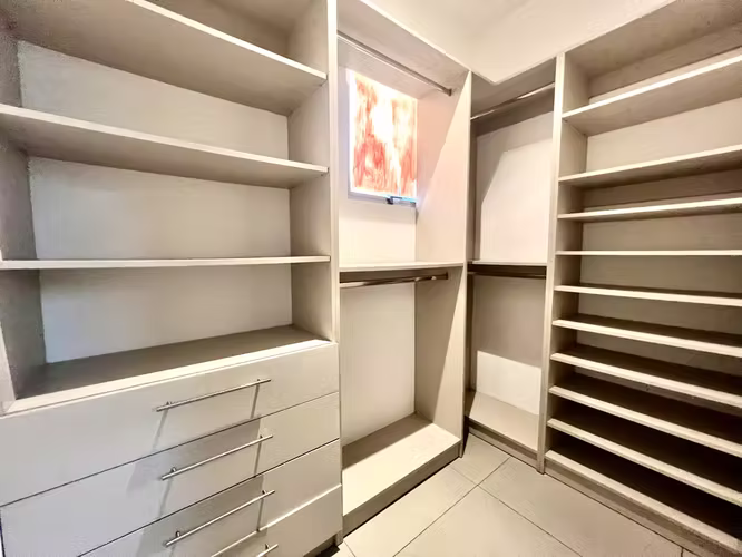 MODERNO APTO  EN PRIMER PISO 250M2 RODEADO DE JARDIN Y TERRAZA CON LNEA BLANCA SANTA ANA