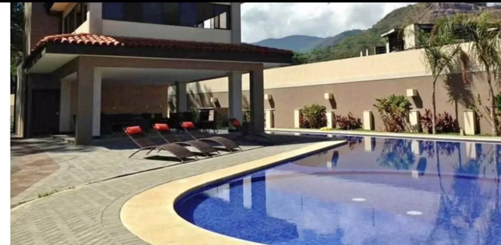 249 / Casa / Alquiler / Santa Ana / Segura / Amplia