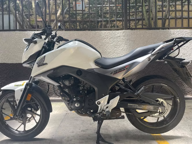 Se vende Moto de oportunidad Honda CB160R Hornet