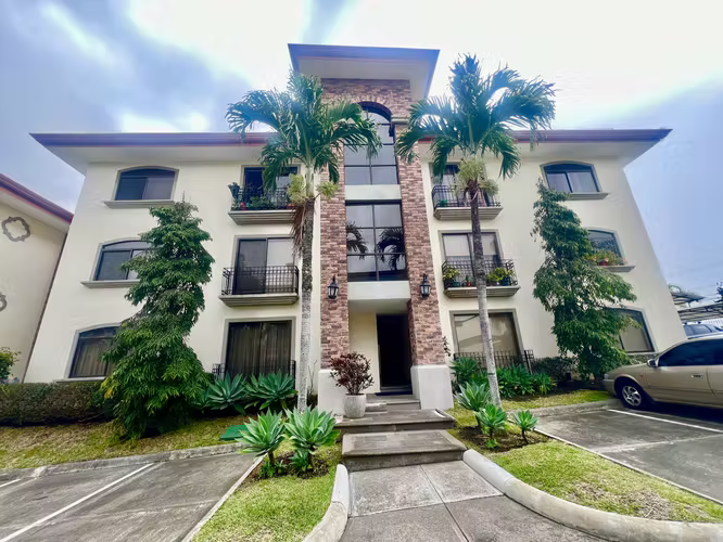 ESPECTACULAR APTO DE 120M2 A PASOS DE AVENIDA ESCAZU CON MEZZANINE EN ESCAZU - Imagen 17