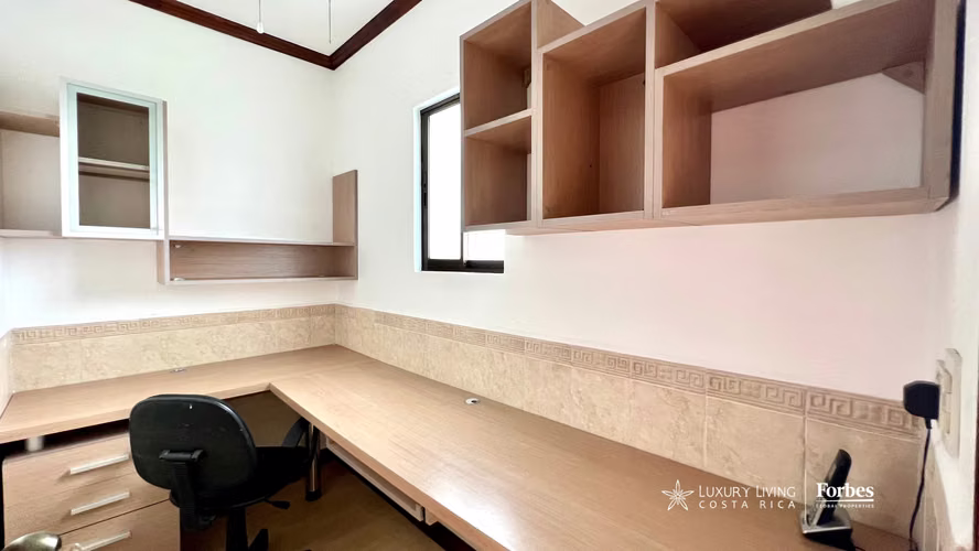 21484 - Casa colonial de 3 hab, oficina, terraza y jardín en Lindora - Imagen 14