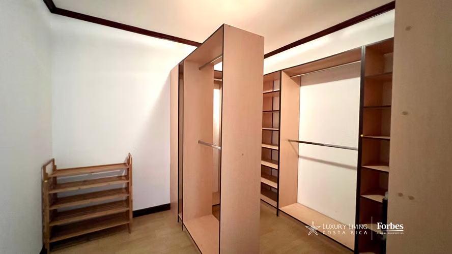 21484 - Casa colonial de 3 hab, oficina, terraza y jardín en Lindora - Imagen 13