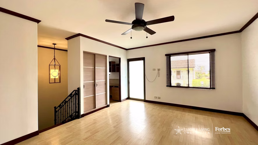 21484 - Casa colonial de 3 hab, oficina, terraza y jardín en Lindora - Imagen 10