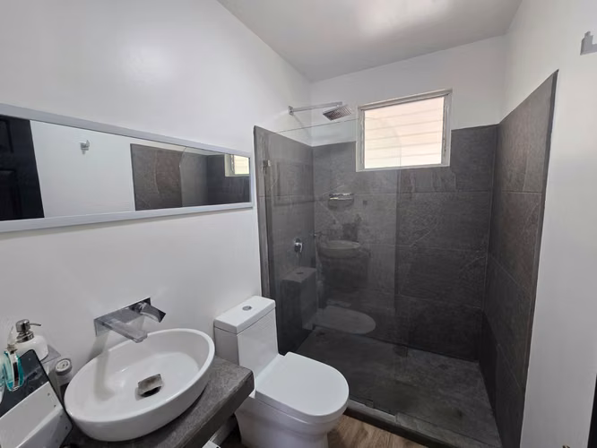 VENTA DE CASA DE UNA PLANTA CON PATIO, EN CONDOMINIO EN ALAJUELA