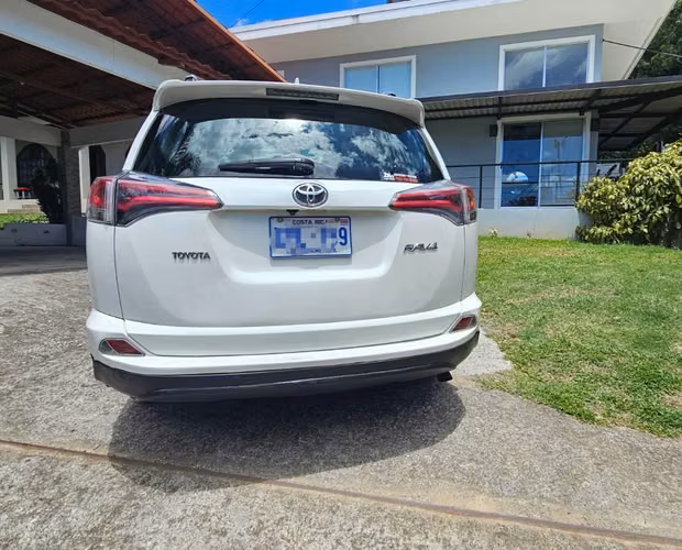 TOYOTA RAV4 4×2 AUTOMÁTICO EN EXCELENTE ESTADO