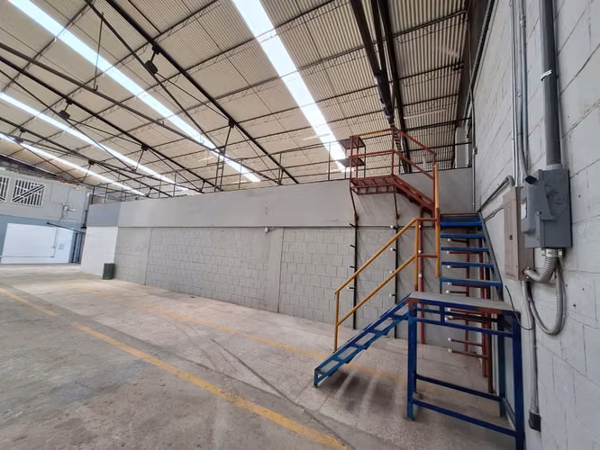 BODEGA EN LA URUCA, SAN JOSE EN ALQUILER