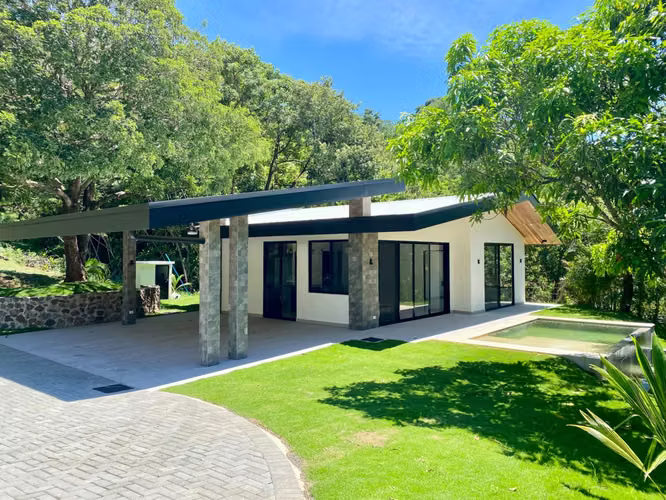 Casa Tropical | Estrene una vida rodeada de naturaleza en Atenas