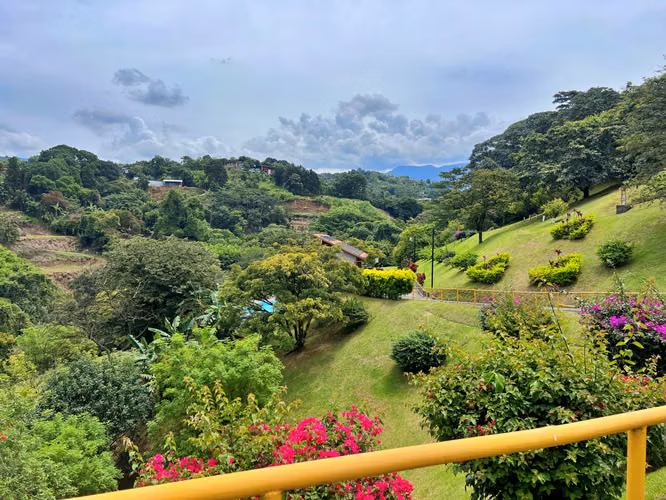 Venta lote con vistas panorámicas en condominio, Grecia. (IC)