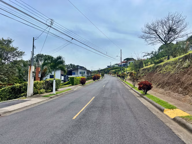 Venta lote con vistas panorámicas en condominio, Grecia. (IC)