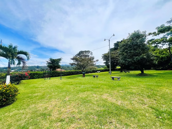 Venta lote con vistas panorámicas en condominio, Grecia. (IC)