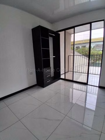 Venta a Estrenar - Uso de suelo Mixto - Tibas.