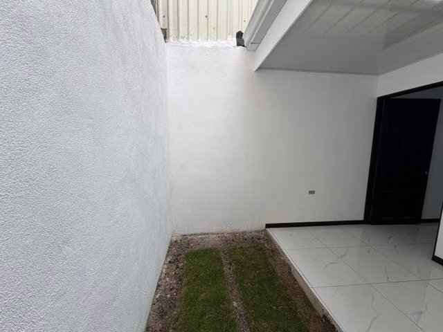 Venta a Estrenar - Uso de suelo Mixto - Tibas.