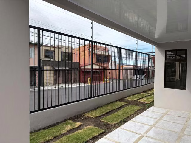 Venta a Estrenar - Uso de suelo Mixto - Tibas.