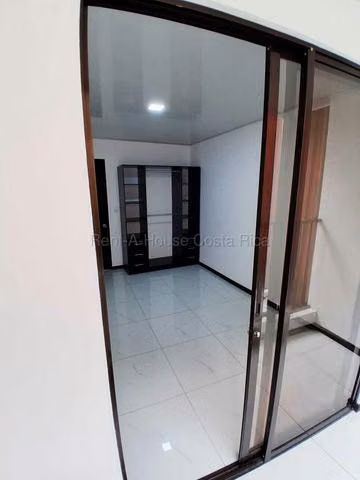 Venta a Estrenar - Uso de suelo Mixto - Tibas.
