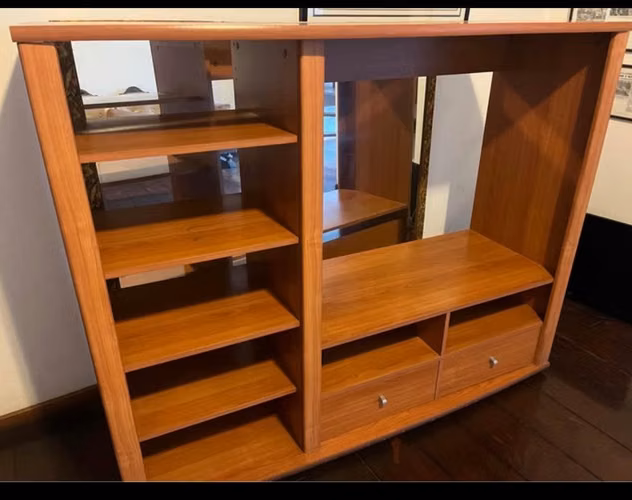 Centro de Entretenimiento Compacto / Mueble para