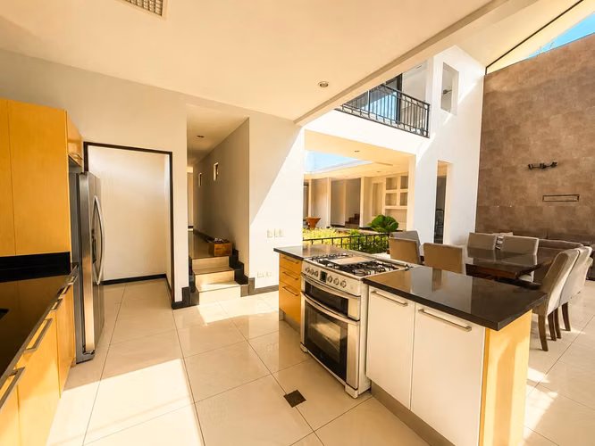 AMPLIA CASA EN VENTA  –  CONDOMINIO VISTAS DEL SOL - GRECIA - Imagen 6