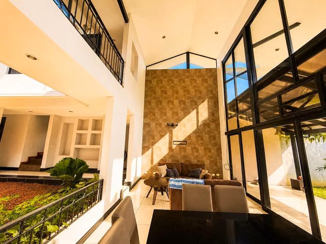 AMPLIA CASA EN VENTA  –  CONDOMINIO VISTAS DEL SOL - GRECIA - Imagen 5