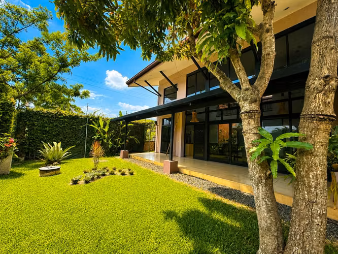 AMPLIA CASA EN VENTA  –  CONDOMINIO VISTAS DEL SOL - GRECIA - Imagen 9