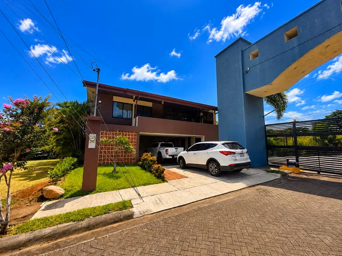 AMPLIA CASA EN VENTA  –  CONDOMINIO VISTAS DEL SOL - GRECIA - Imagen 2