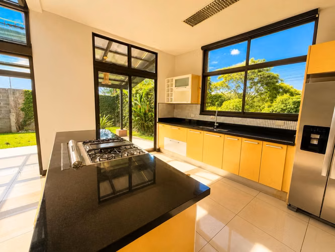 AMPLIA CASA EN VENTA  –  CONDOMINIO VISTAS DEL SOL - GRECIA - Imagen 7
