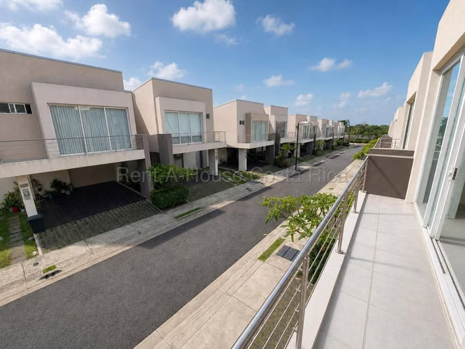 Casa Moderna de en Alquiler | Condominio La Arboleda, La Ribera de Belén #27-225 GS