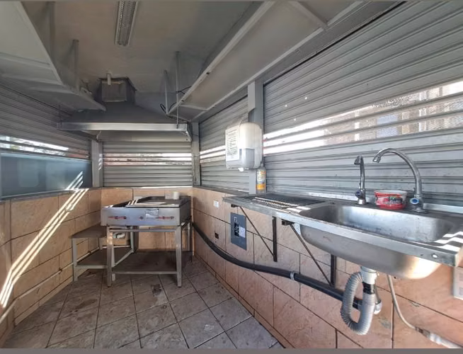 ALQUILER DE LOCAL PARA COMIDA EN MORAVIA CENTRO - Imagen 2