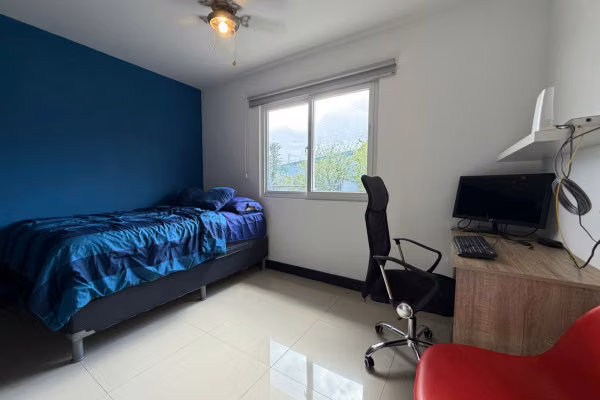 Se vende casa en Guachipelín de Escazú.