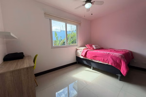 Se vende casa en Guachipelín de Escazú.