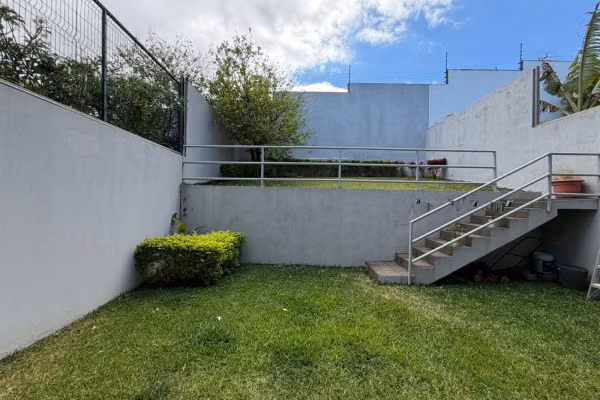 Se vende casa en Guachipelín de Escazú.